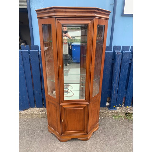 19 - CHERRYWOOD DISPLAY CABINET