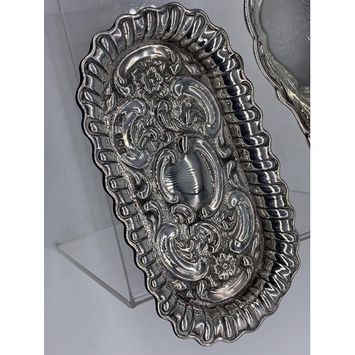 619 - 2X ORNATE SILVER PIN DISHES 71.7gms