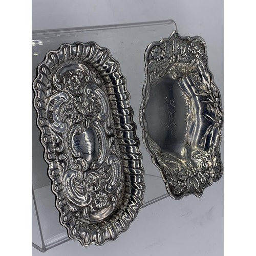 619 - 2X ORNATE SILVER PIN DISHES 71.7gms