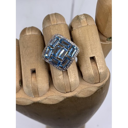 623 - A SILVER BLUE CRYSTAL RING