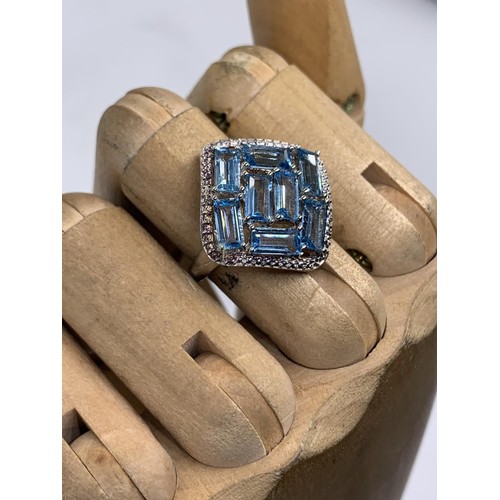 623 - A SILVER BLUE CRYSTAL RING