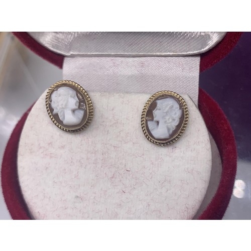 625 - A PAIR OF 9ct GOLD CAMEO EARRINGS