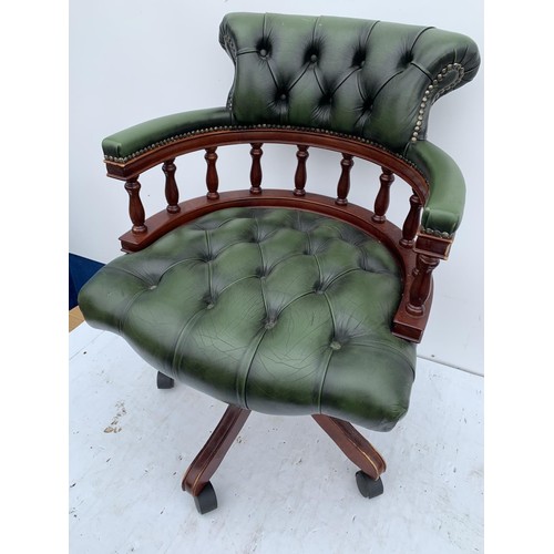 572 - A GREEN LEATHER CAPTAINS CHAIR