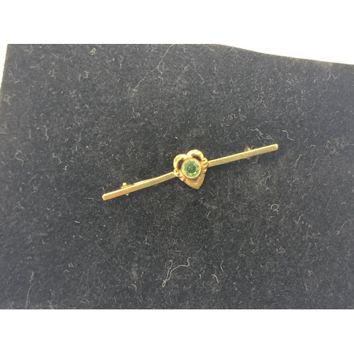 640 - 14ct PRIDOT STONE BROOCH