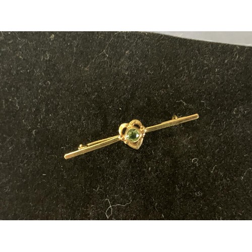 640 - 14ct PRIDOT STONE BROOCH