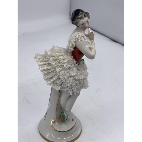 748 - AN EARLY CAPODIMONTE BALLERINA 7