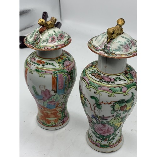 757 - A PAIR OF CHINESE URNS THE LIDS MOUNTED WITH FOO DOGS AND 4 MARKINGS TO BASE 8.5