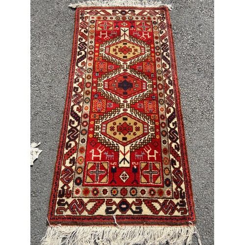 812 - ANTIQUE HAND WOVEN WOOL RUG 65X27