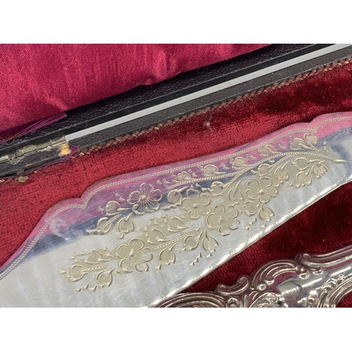 658 - CASED SILVER HANDLED FISH SERVERS