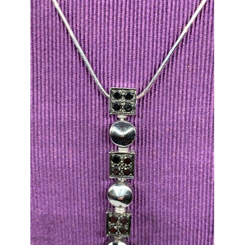 664 - DROP PENDANT 8cm IN LENGTH SET WITH BOX & CIRCULAR DESIGN WITH DIAMONDS TO BOTTOM (10.7G) IN 18ct WH... 