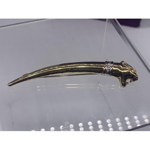 676 - A STUNNING 9ct GOLD (4.6grms) JAGUAR BROOCH