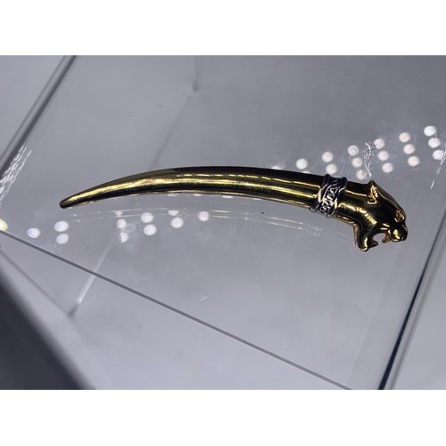 676 - A STUNNING 9ct GOLD (4.6grms) JAGUAR BROOCH