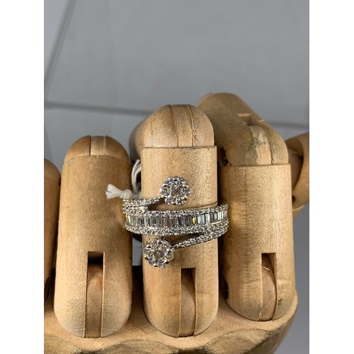 678 - DIAMOND BAGUETTE AND BRILLIANT CUT STONES BAND SET RING WITH MATCHING TWIST SHOULDERS 1.4ct MADE IN ... 