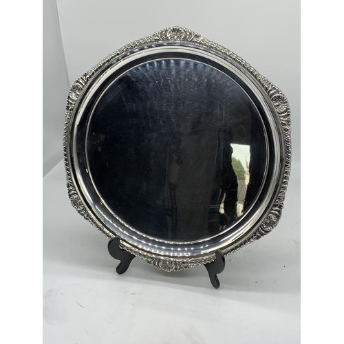 684 - A SILVER SALVER ON POD FOOT LONDON 1896 862.4grms