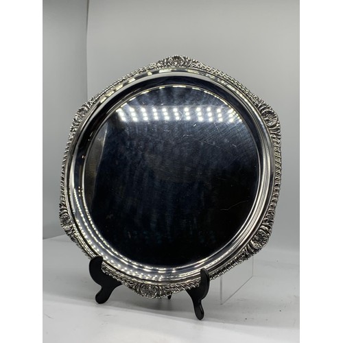 684 - A SILVER SALVER ON POD FOOT LONDON 1896 862.4grms