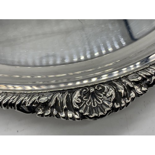 684 - A SILVER SALVER ON POD FOOT LONDON 1896 862.4grms