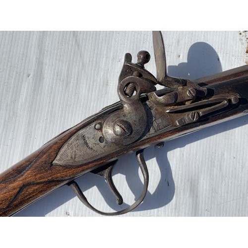 686 - AN ANTIQUE FLINTLOCK MUSKET 67