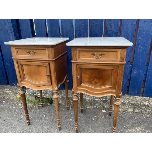 691 - A PAIR OF CARVED FRUITWOOD MARBLE TOPPED SINGLE DRAWERED CABINETS WITH MARBLE INSETS 34x15x15in