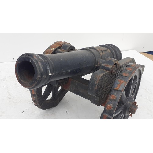 808 - A HEAVY ANTIQUE CAST IRON CANNON 29 X 10IN