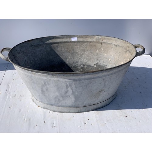 713 - AN OLD 2 HANDLED TIN BATH 28