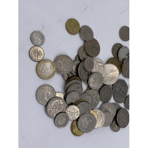 718 - A BOX OF MIXED COINS IN A WHITE BOX