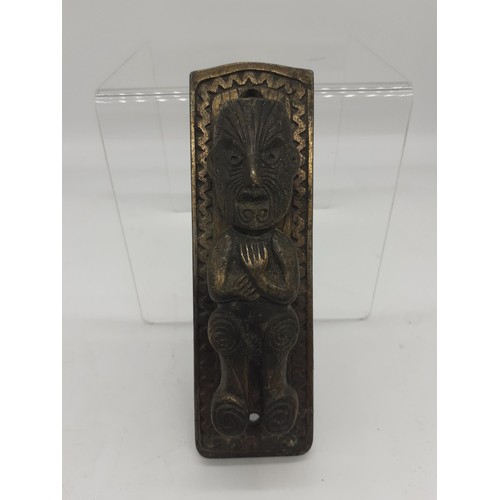 725 - AN OLD BRASS DOOR KNOCKER 6in