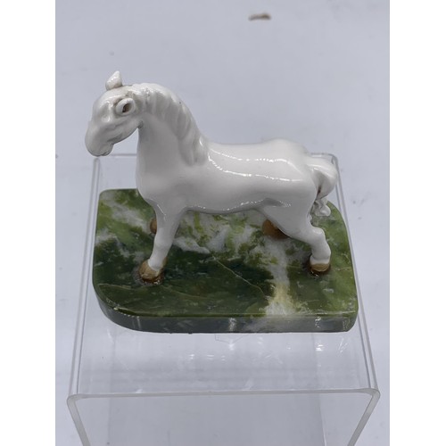 732 - PORC WHITE HORSE ON CONAMARRA MARBLE BASE 3in Tall