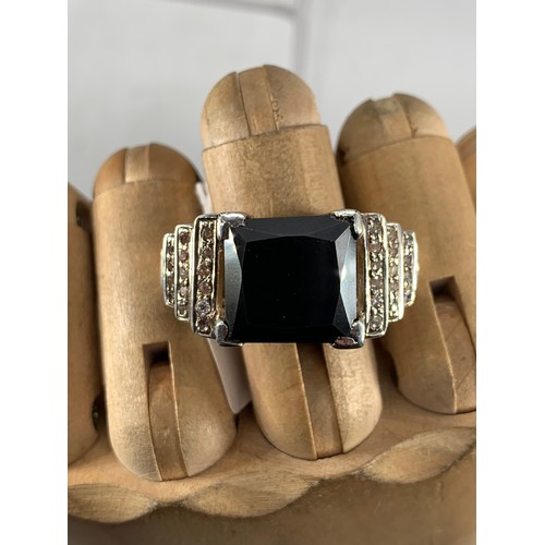 253 - CHUCKY HEMATITE AND WHITE SRONE RING IN SILVER 12.4G size m