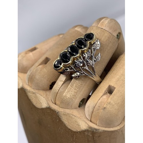 227A - SILVER RING SET WITH LEAVES AND JET STONE