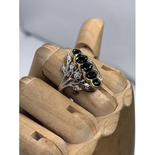 227A - SILVER RING SET WITH LEAVES AND JET STONE