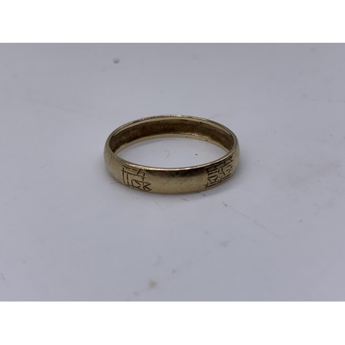 672 - A 9CT RING WITH ORIENTAL MARKINGS SIZE R 1.6grms