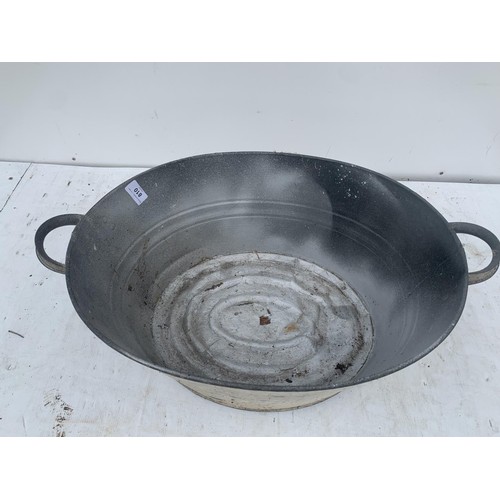 810 - AN OLD 2 HANDLED TIN BATH 20