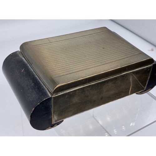 793 - A VINTAGE TABLE TOP CIGARETTE CASE