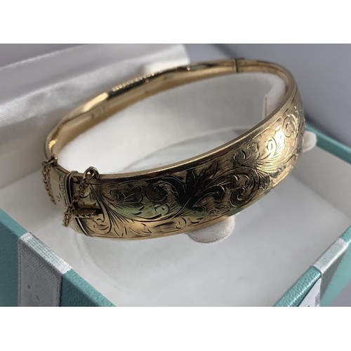 738 - 1/6 GOLD ENGRAVED BANGLE