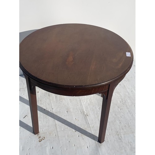 19 - CIRCURLAR ROUND MAHOGANY TABLE