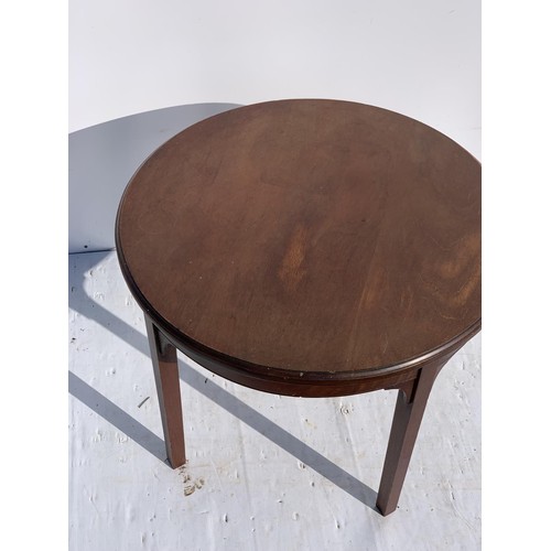 19 - CIRCURLAR ROUND MAHOGANY TABLE