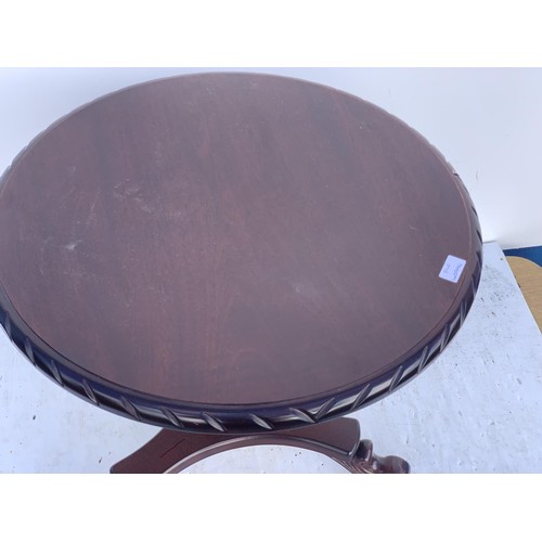 23 - A MAHOGANY PEDESTAL TABLE