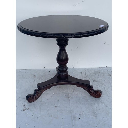 23 - A MAHOGANY PEDESTAL TABLE