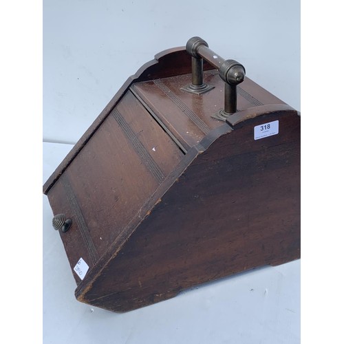 53 - AN EDWARDIAN COAL SCUTTLE WITH LINER AND BRASS HANDLE