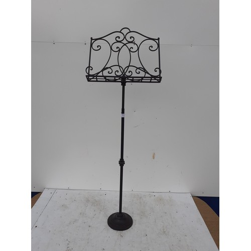 83 - AN EXTENDABLE CAST IRON MUSIC STAND