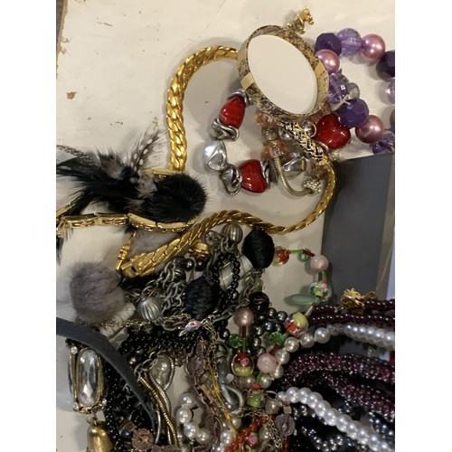 128 - A LARGE QUANTITY OF COSTUME JEWELLERY