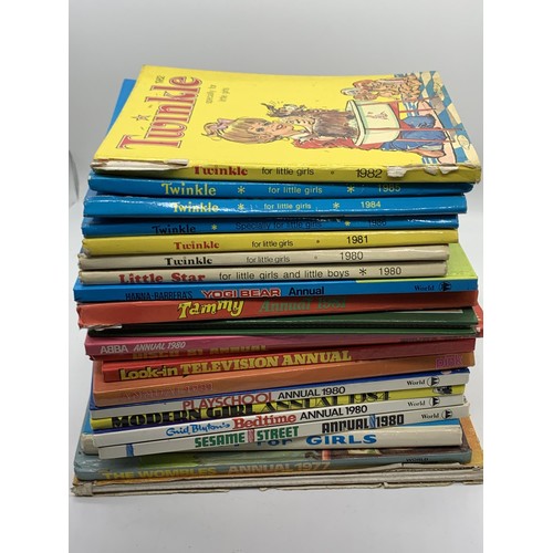 154 - COLLECTION OF OLD ANNUALS 70/80s