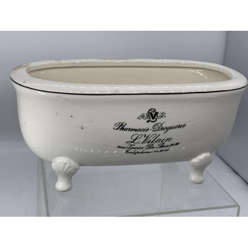 171 - A MINITURE FRENCH PORCELAIN BATH 10