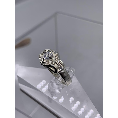 202 - SILVER DESIGNER STYLE SOLITAIRE RING