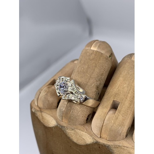 202 - SILVER DESIGNER STYLE SOLITAIRE RING