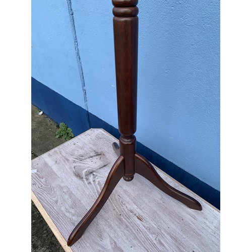 76 - A MAHOGANY HALL TREE WITH TWIST COLUMN