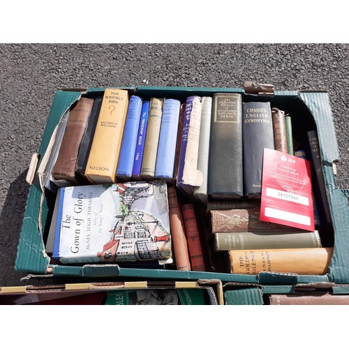 31 - A QUANTITY OF ASSORTED BOOKS