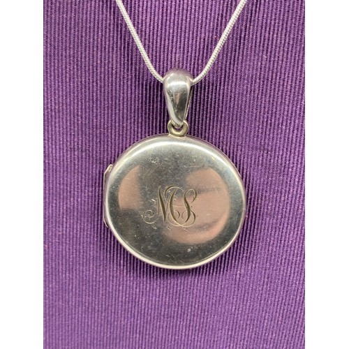 260 - LARGE SILVER CIRCULAR LOCKET ON A SILVER CHAIN