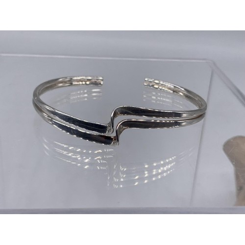 261 - SILVER TWIN BANGLE