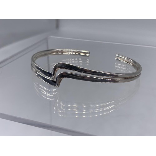 261 - SILVER TWIN BANGLE